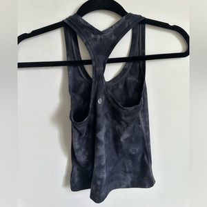 Lululemon tank size 2